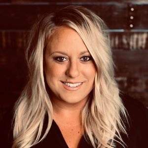 Meet your Posher, Caitlin